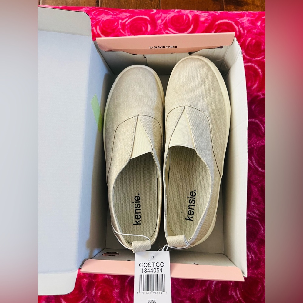 Kensie Women's Cream Slip-On Sneakers New size 8 - Picture 3 of 8